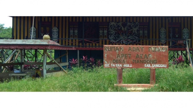 Rumah Betang Pedagi Apet Akap Khas Suku Dayak Be Aje Kalimantan Barat