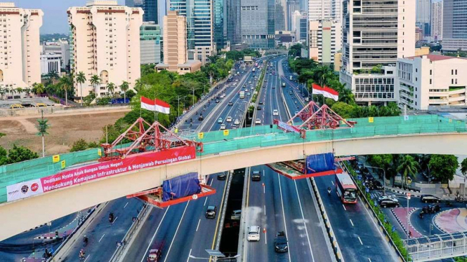 Jembatan Lengkung LRT Jabodebek di Kuningan, Jakarta Selatan.