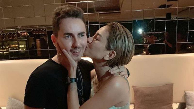 Nikita Mirzani dan Jorge Lorenzo