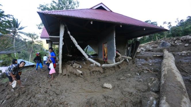Dampak banjir bandang di Solok Selatan, Sumatera Barat 