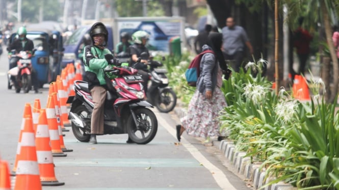Jalur sepeda di Jakarta. 