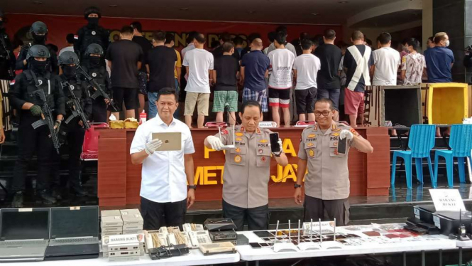 Kapolda Metro Jaya merilis hasil penangkapan sidikat penipuan WNA China.