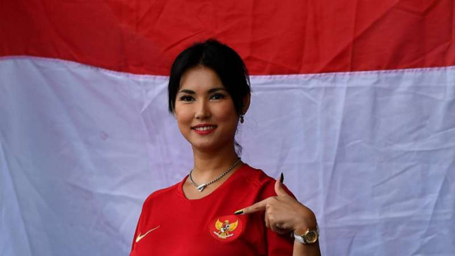 Maria Ozawa mendukung Timnas Indonesia.