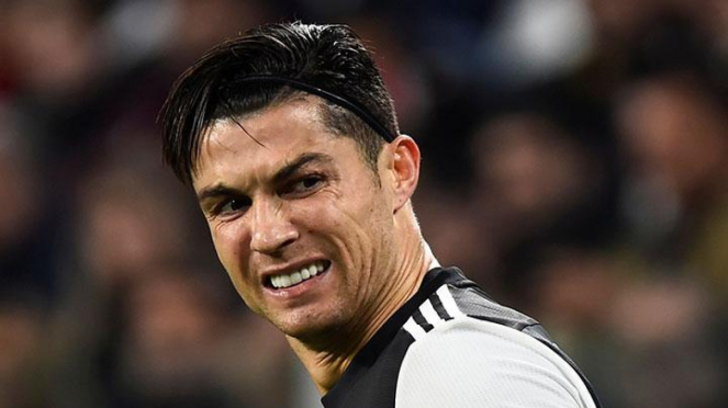 Cristiano Ronaldo dengan gaya rambut baru