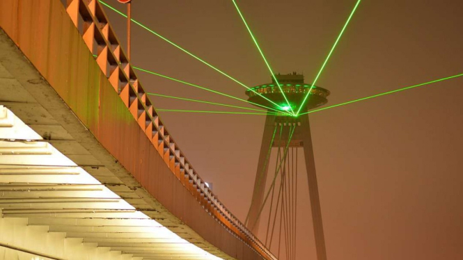 The Bridge of the Slovak National Uprising, Bratislava, Skotlandia