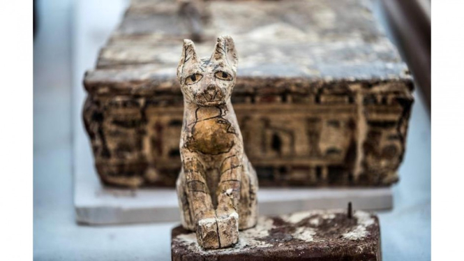 Singa mumi ditemukan di makam yang penuh dengan patung kucing dan kucing mumi di Saqqara, oleh para peneliti dari Dewan Tertinggi Barang Purbakala Mesir