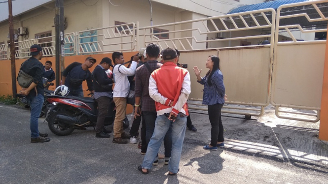 KPK menggeledah sebuah bangunan rumah di Pekanbaru Riau 