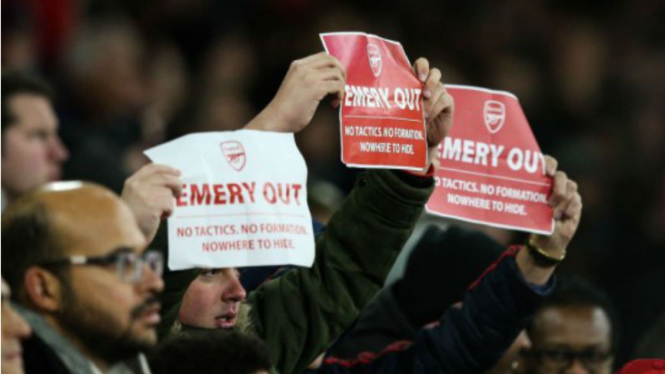 Kampanye #EmeryOut dari fans Arsenal