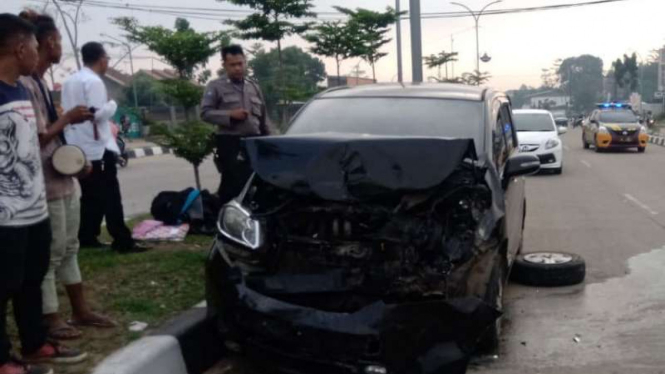 Mobil yang mengalami tabrakan beruntun di Curug, Serang, Banten.