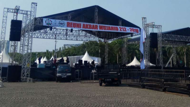 Panggung acara reuni 212