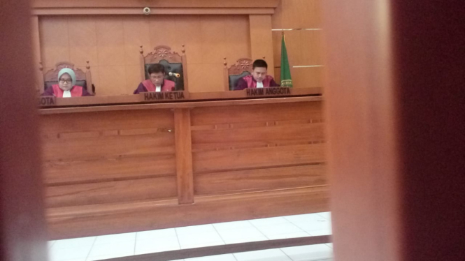 Tiga hakim Pengadilan Negeri Depok dalam sidang putusan gugatan perdata atas PT First Travel pada Senin, 2 Desember 2019.