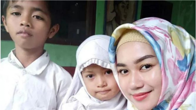 Akhlak guru terhadap murid merupakan sebuah kebutuhan yang mendesak saat ini, karena yang menjadi fokus pembahasan selama ini adalah akhlak murid terhadap guru.    Padahal akhlak guru terhadap murid juga merupakan hal yang sangat penting untuk dapat dimil