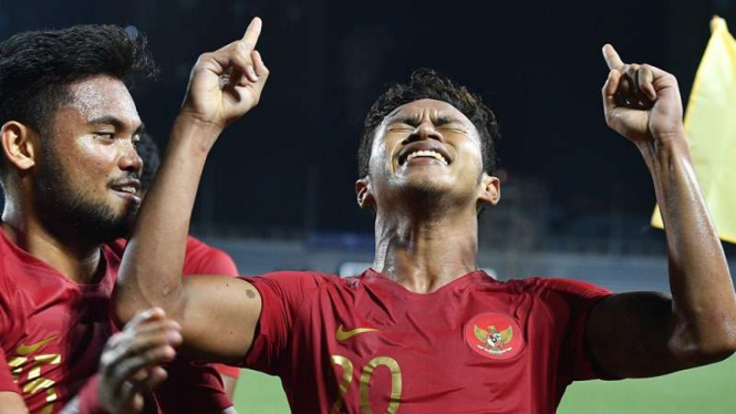 Penyerang Timnas Indonesia U-22, Osvaldo Haay (kanan), melakukan selebrasi usai cetak gol.