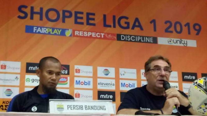 Robert Rene Alberts, pelatih Persib Bandung