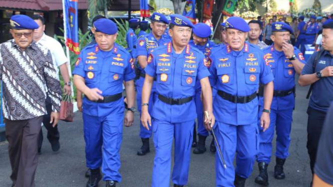 Kapolri Jenderal Polisi Idham Azis saat apel HUT Polairud,  di Mako Polairud.