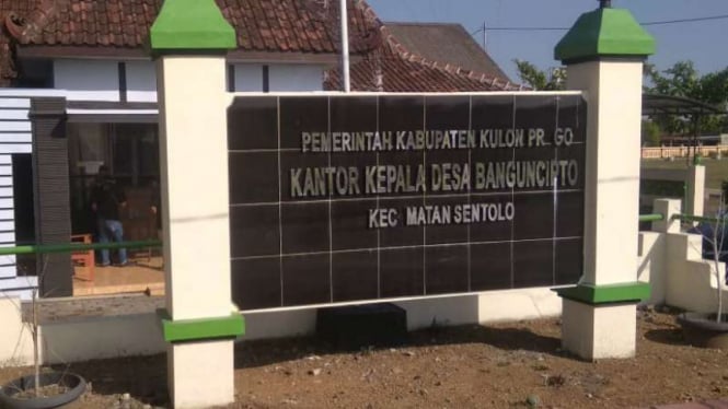 Kepala Desa Banguncipto di Kecamatan Sentolo, Kabupaten Kulon Progo, DI Yogyakarta.