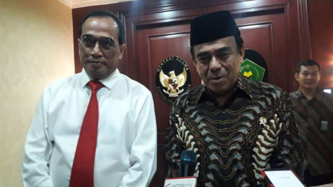 Menteri Agama Fachrul Razi  bersama Menteri Perhubungan Budi Karya Sumadi.