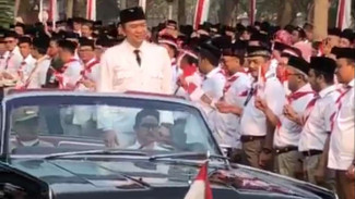 Gaya Dirut Garuda Ari Askhara bak Presiden Soekarno