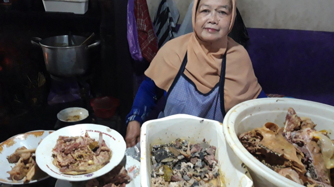 Shofiyah, pengelola warung satai Pak Dakir di Yogyakarta.