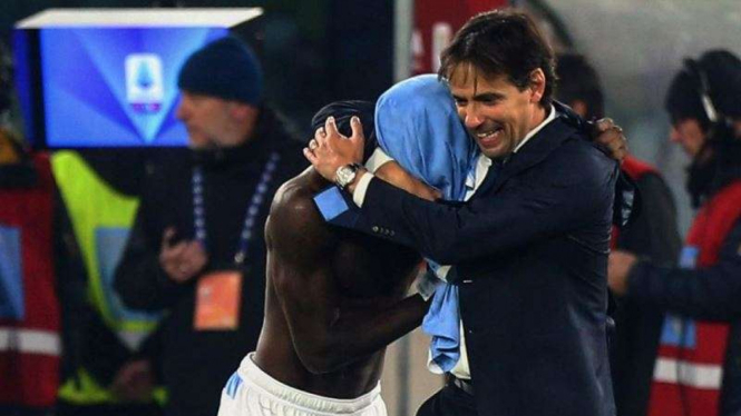 Pelatih Lazio, Simone Inzaghi, merayakan gol Felipe Caicedo