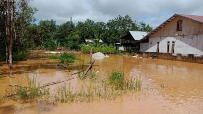 Banjir di Desa Nusa Kenyikap, Kecamatan Belimbing, Kabupaten Melawi, Kalbar.