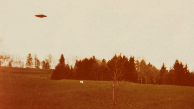 Foto penampakan UFO - Billy Meier/Sotheby