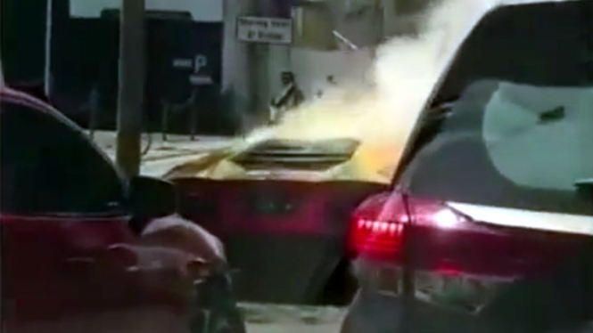 Lamborghini terbakar di Surabaya