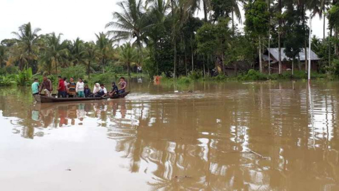 Enam kecamatan di Limapuluh Kota diterjang banjir.