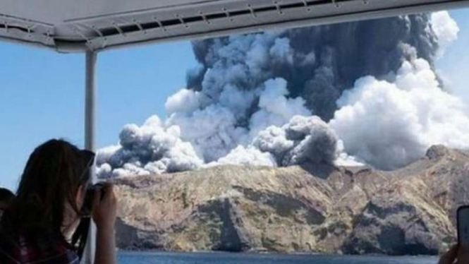 Erupsi gunung berapi di pulau White, Selandia Baru