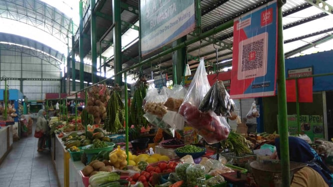 Pedagang di Pasar Oro-oro Dowo Malang layani pembayaran non tunai aplikasi
