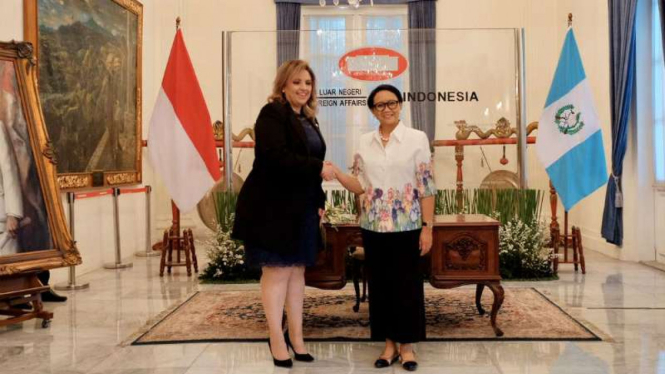 Menlu Retno Marsudi dan Menlu Guatemala Sandra Erica Jovel Polanco