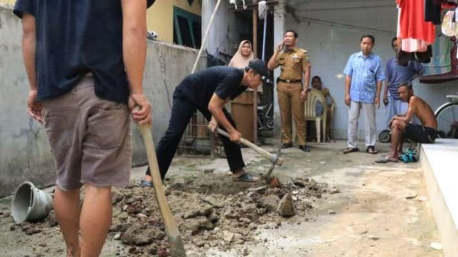 Pemkot Tangerang melakukan sidak di kontrakan yang tidak punya jamban.