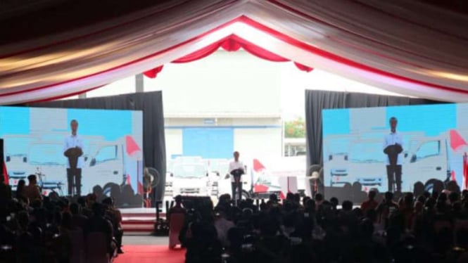 Presiden Joko Widodo di Pabrik Isuzu.