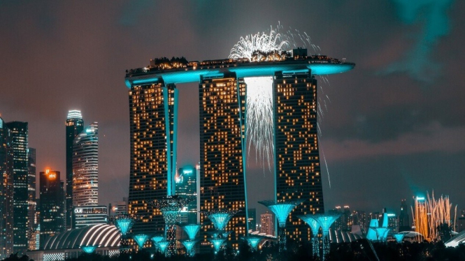 Singapura Tak Kalah Indah Saat Malam Hari