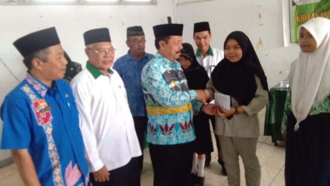 Wabup serahkan bantuan BAZNAS kepada Mustahiq