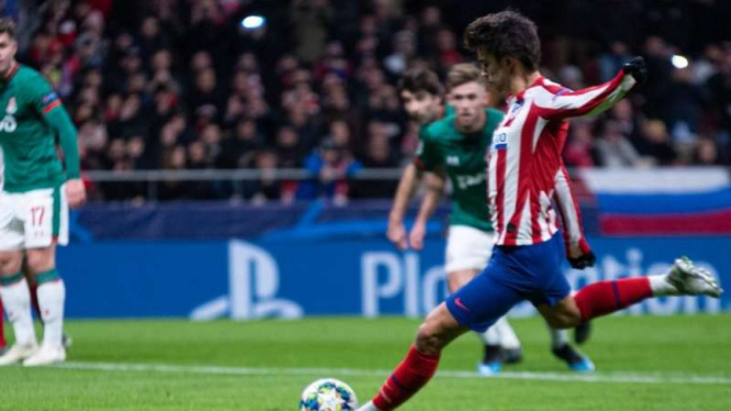 Bintang Atletico Madrid, Joao Felix, mencetak gol ke gawang Lokomotiv Mosco