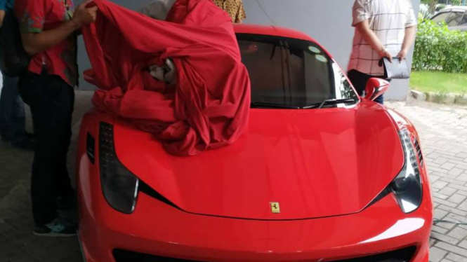 Ferrari yang diamankan Polda Jatim