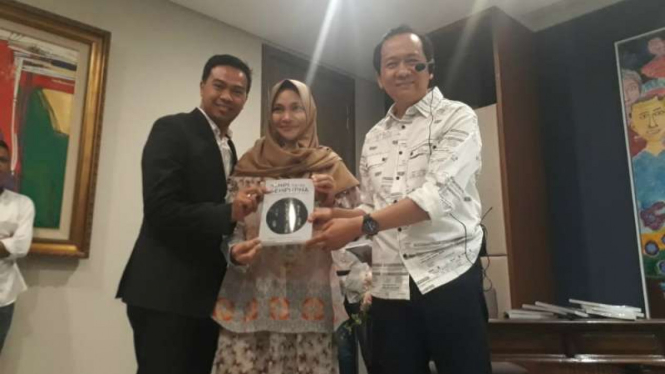 Penulis dan anggota DPRD DI Yogyakarta Hanum Rais dalam peluncuran buku Mimpi yang Sempurna di RSIA Ferina, Surabaya, pada Minggu, 15 Desember 2019.