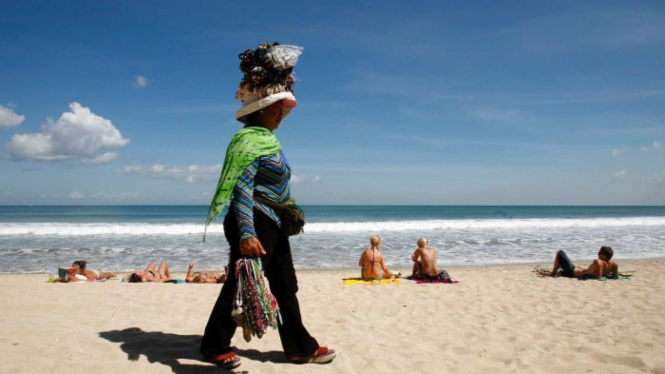 Australia telah meminta warganya yang pergi ke Bali untuk membersihkan sepatunya atau tidak membawanya ke Bali, jika tak membutuhkannya.