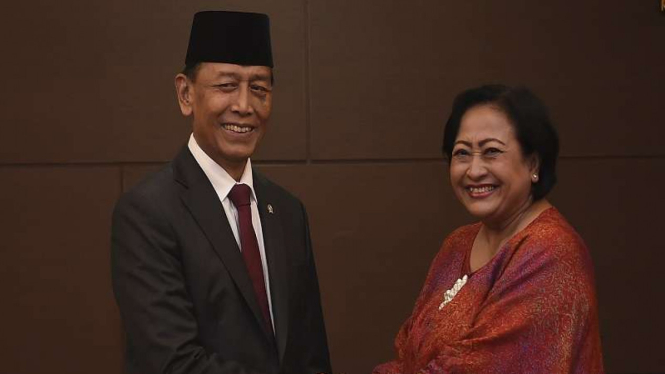 Serah terima Ketua Wantimpres dari Sri Adiningsih ke Wiranto 