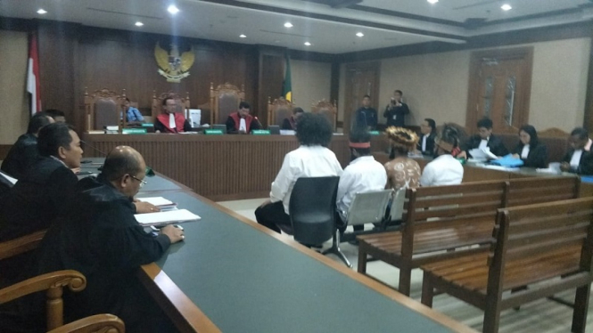 Sidang dakwaan kasus makar bendera bintang kejora di Istana Merdeka ditunda