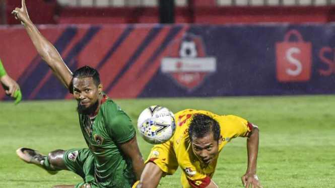 Duel Bhayangkara FC vs Kalteng Putra.