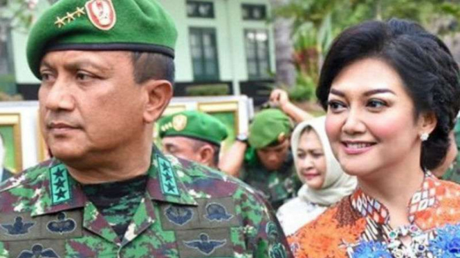 Letjen (Purn) TNI Agus Surya Bakti dan Bella Saphira