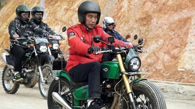 Presiden Jokowi naik motor custom ke perbatasan negara