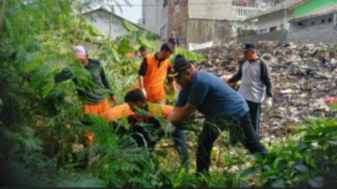 Wakil Wali Kota Depok Pradi Supriatna berburu kobra