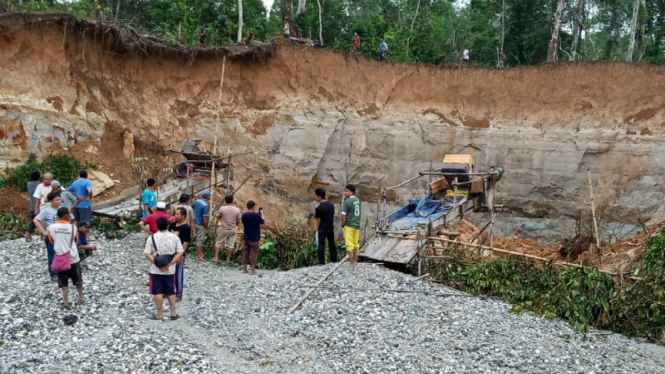  Tambang emas ilegal longsor di Jambi