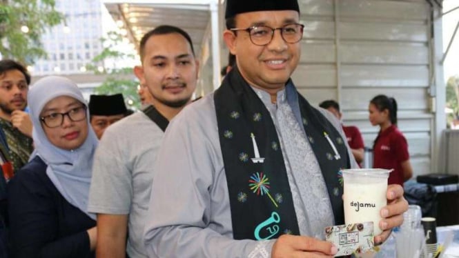 Gubernur DKI, Anies Baswedan dalam acara di Kawasan Kuliner Thamrin 10.