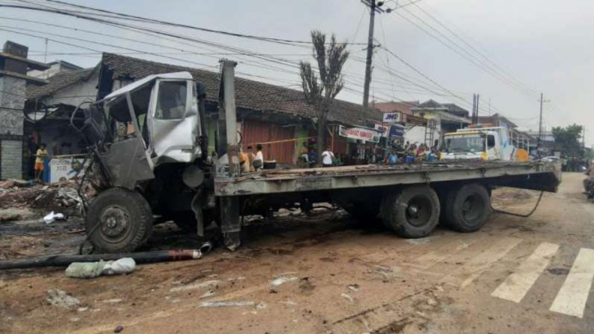 Kecelakaan beruntun melibatkan truk trailer terjadi di Pasuruan, Jawa Timur.