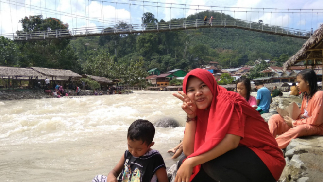 Wisata Bukit Lawang di kabupaten, Langkat Sumatera Utara