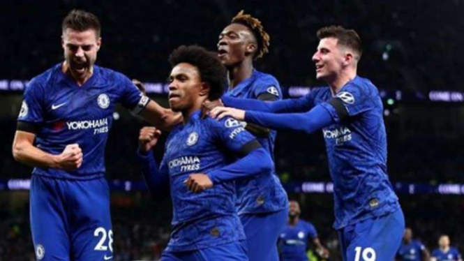 Chelsea merayakan gol